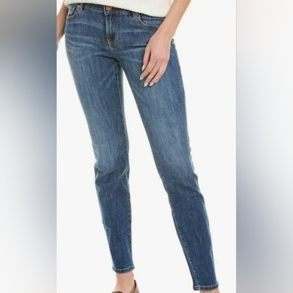 Cabi Premium Denim Low Rise Ankle size 2  Skinny Medium Distressed Wash - Picture 1 of 9